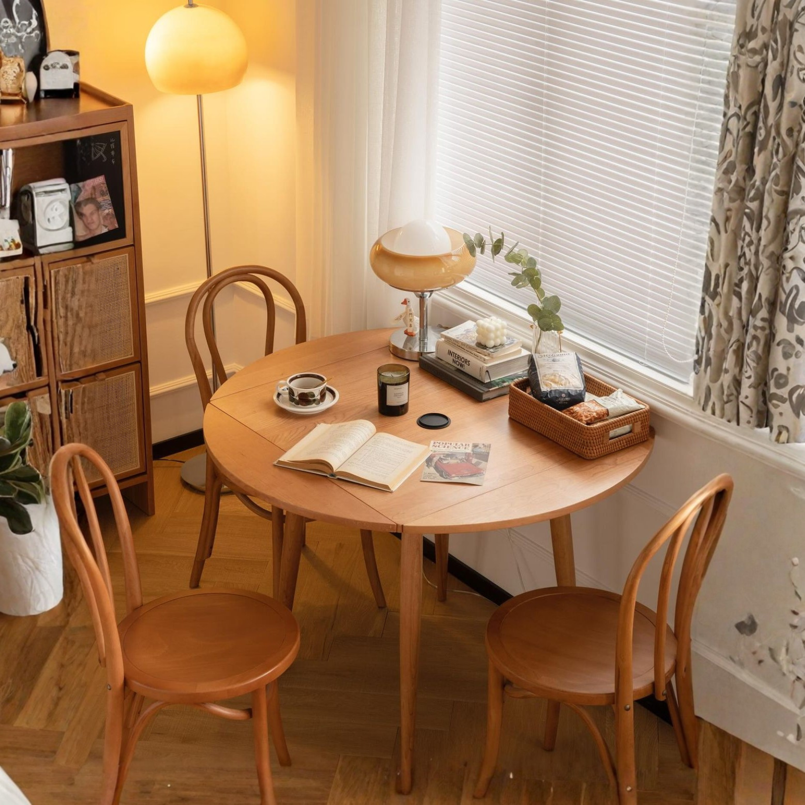 Round Solid Wood Dining Table fold 4 sides