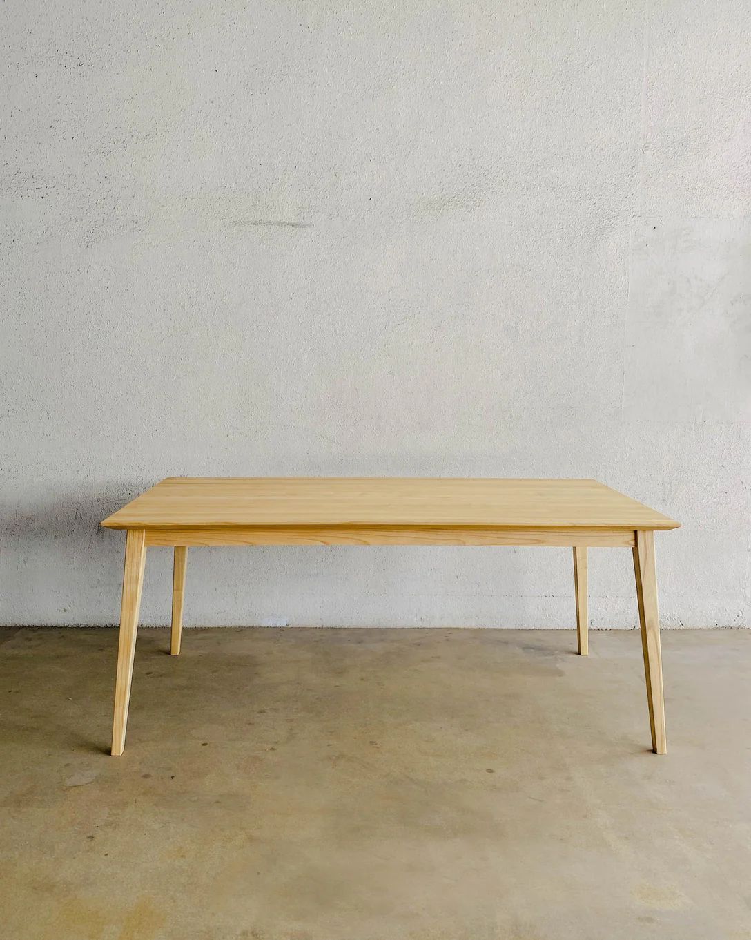 Solid Wood rectangular table (with product display)