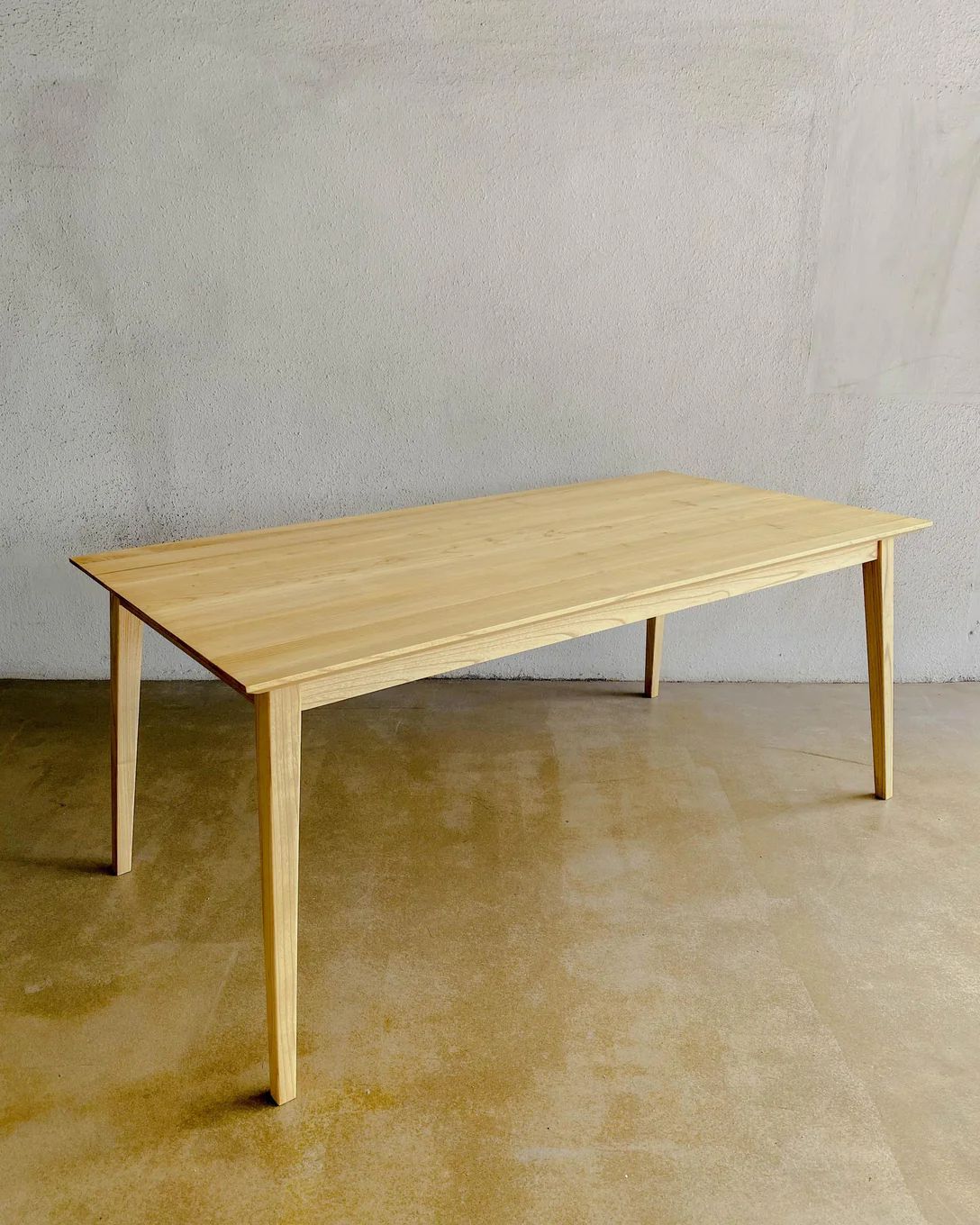 Solid Wood rectangular table (with product display)