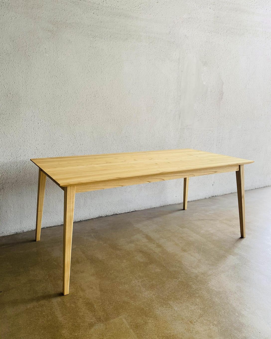 Solid Wood rectangular table (with product display)