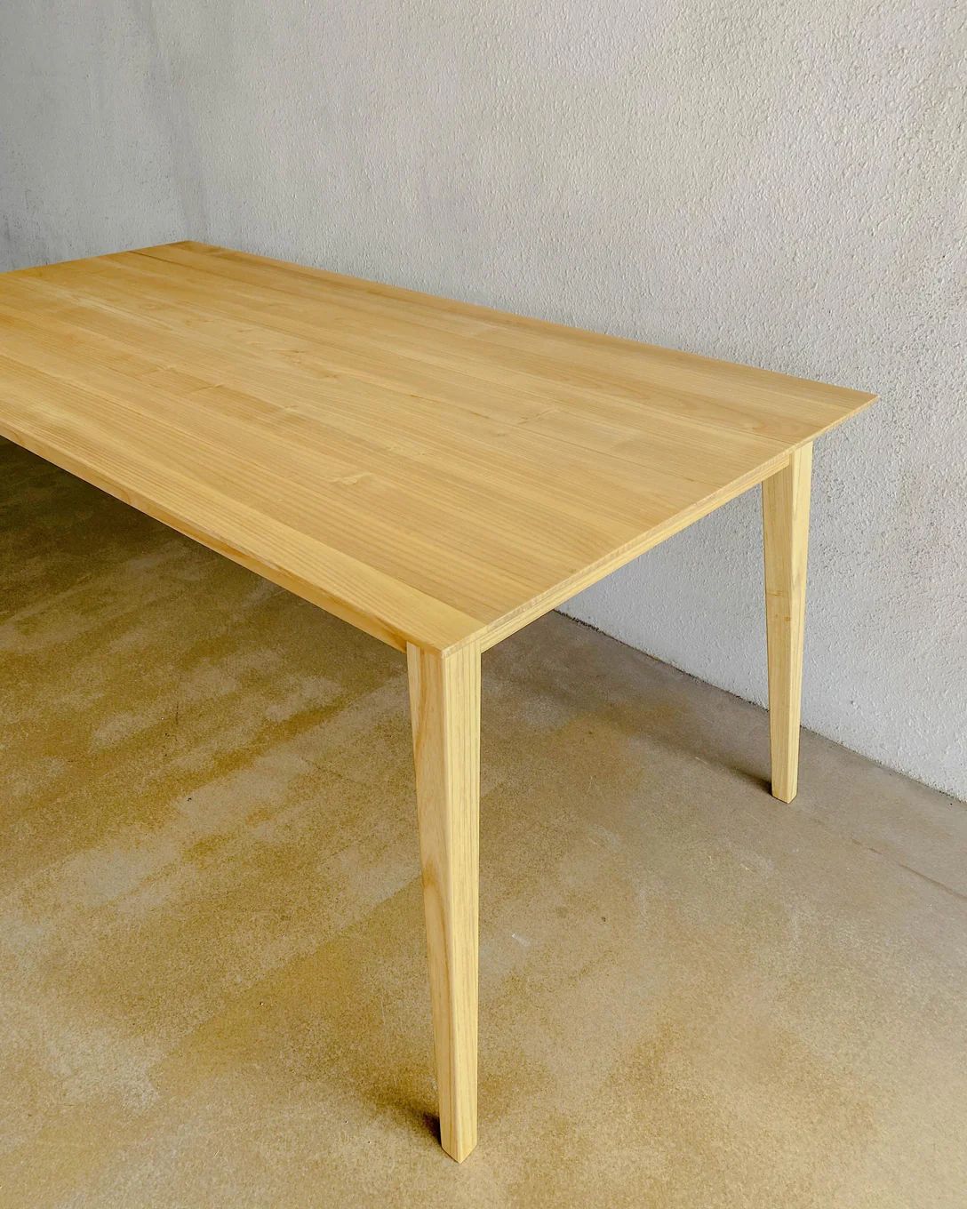 Solid Wood rectangular table (with product display)